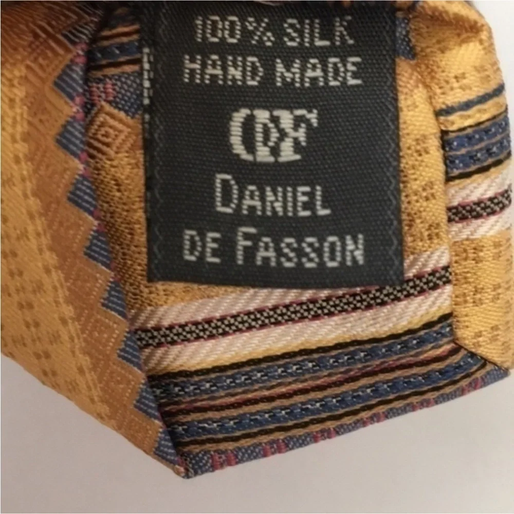 DANIEL DE FASSON yellow gold striped tie